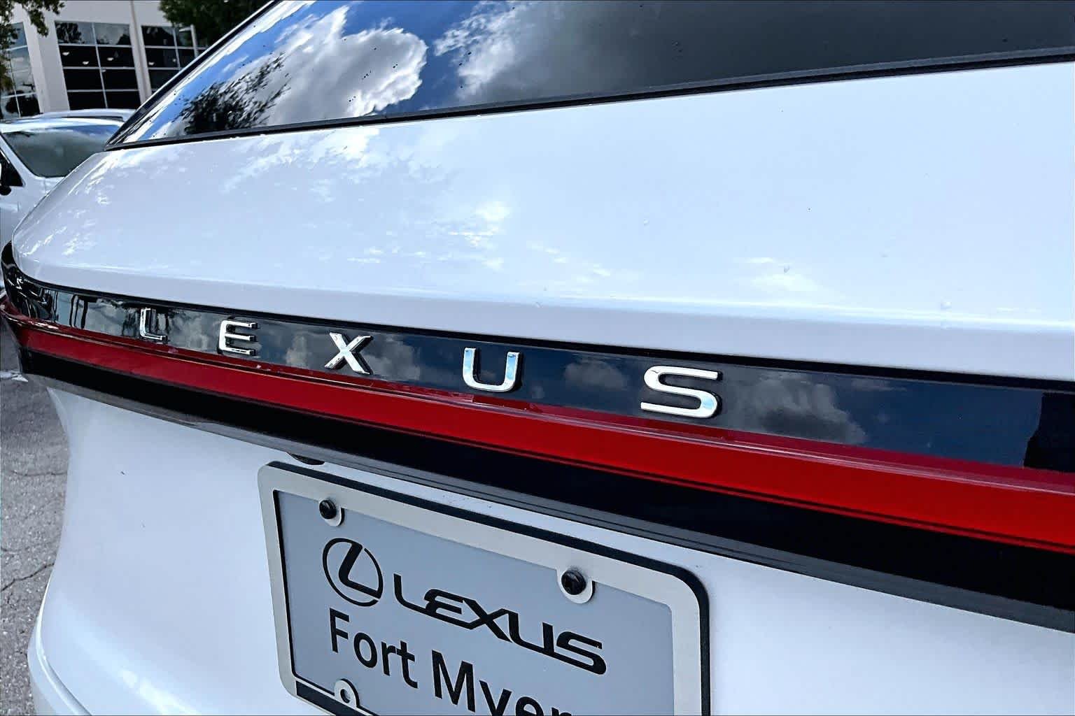 Used 2024 Eminent White Pearl Lexus Premium image 30