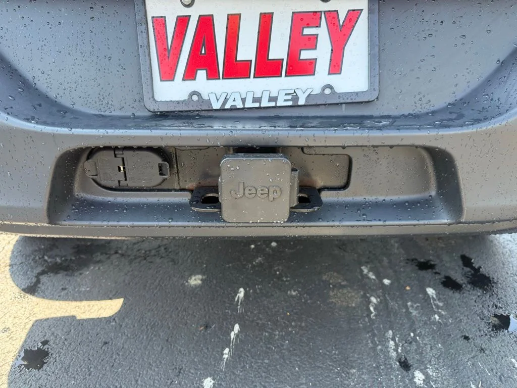 Used 2017 Red Jeep Latitude image 44