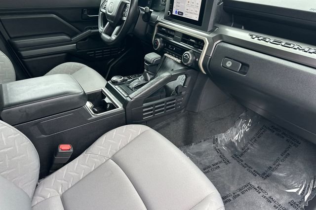 Used 2025 White Toyota SR5 image 17