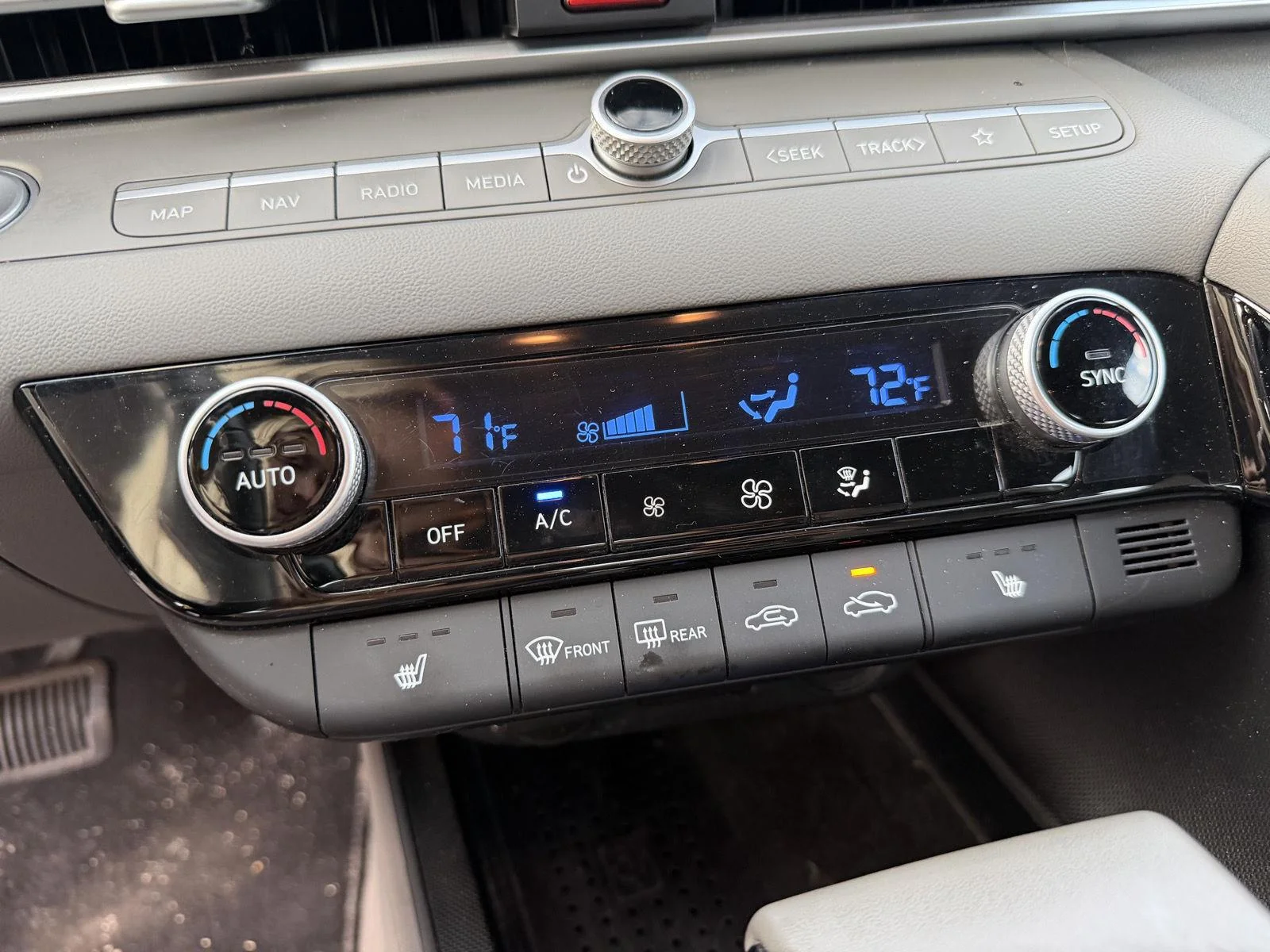 Used 2023 Fluid Metal Hyundai SEL image 12