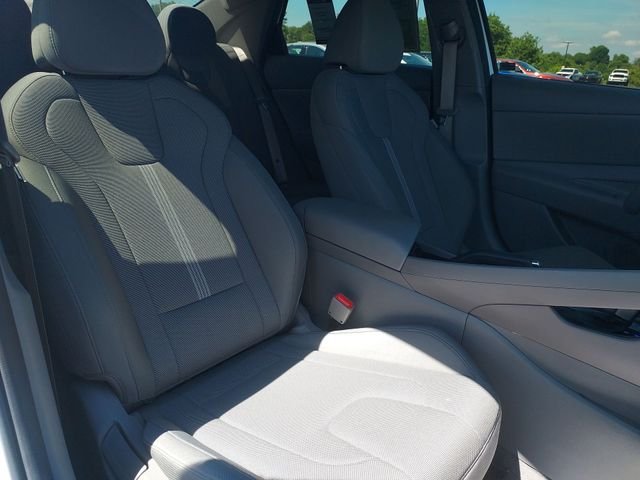 Used 2025 White Hyundai SE image 29