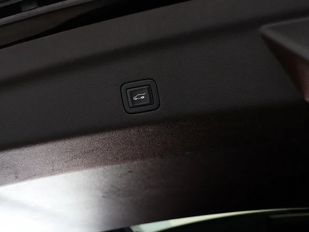 Used 2021 BLACK RAVEN Cadillac Sport Platinum image 34