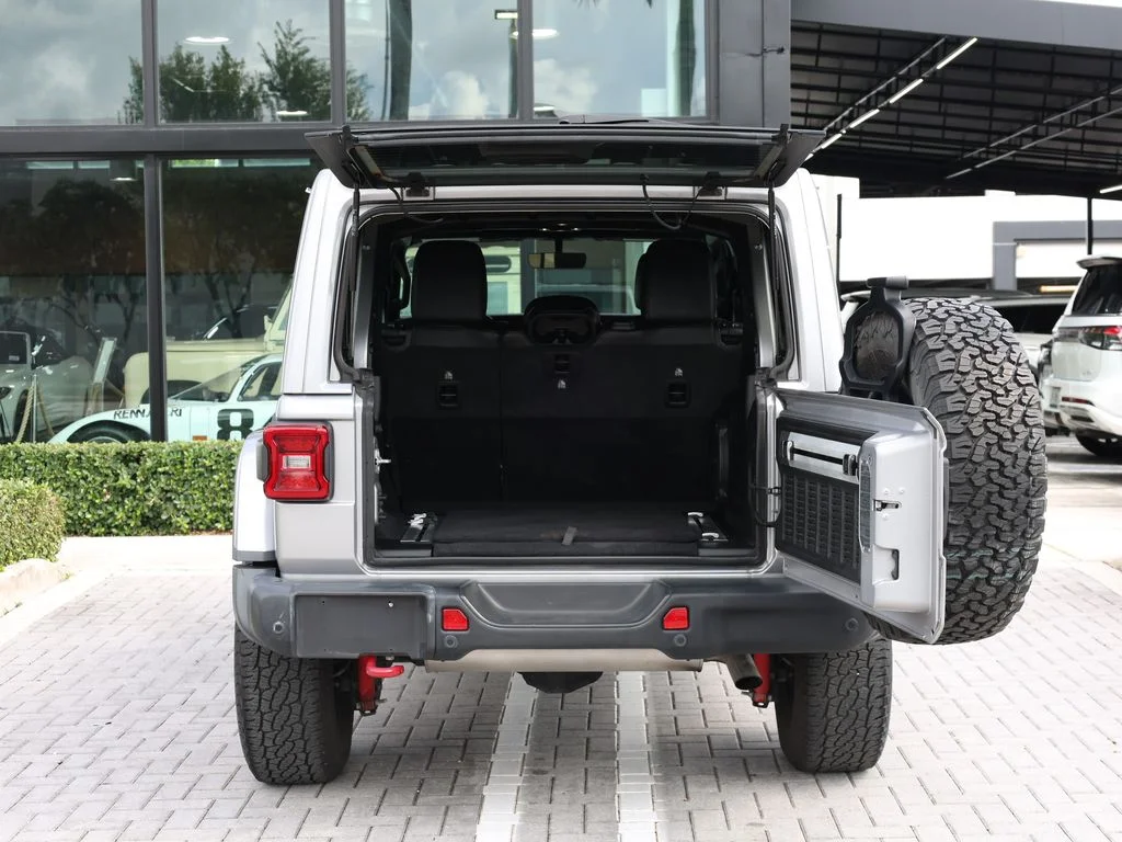 Used 2020 Silver Jeep Unlimited Rubicon image 7