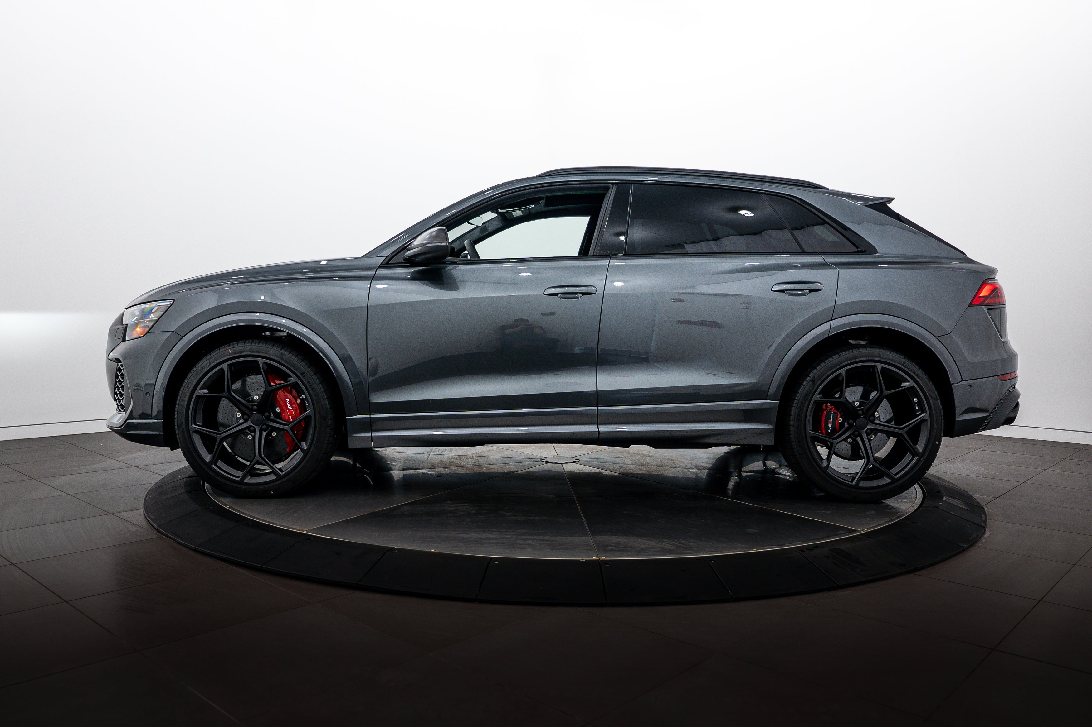 New 2026 DAYTONA GRAY Audi performance image 7