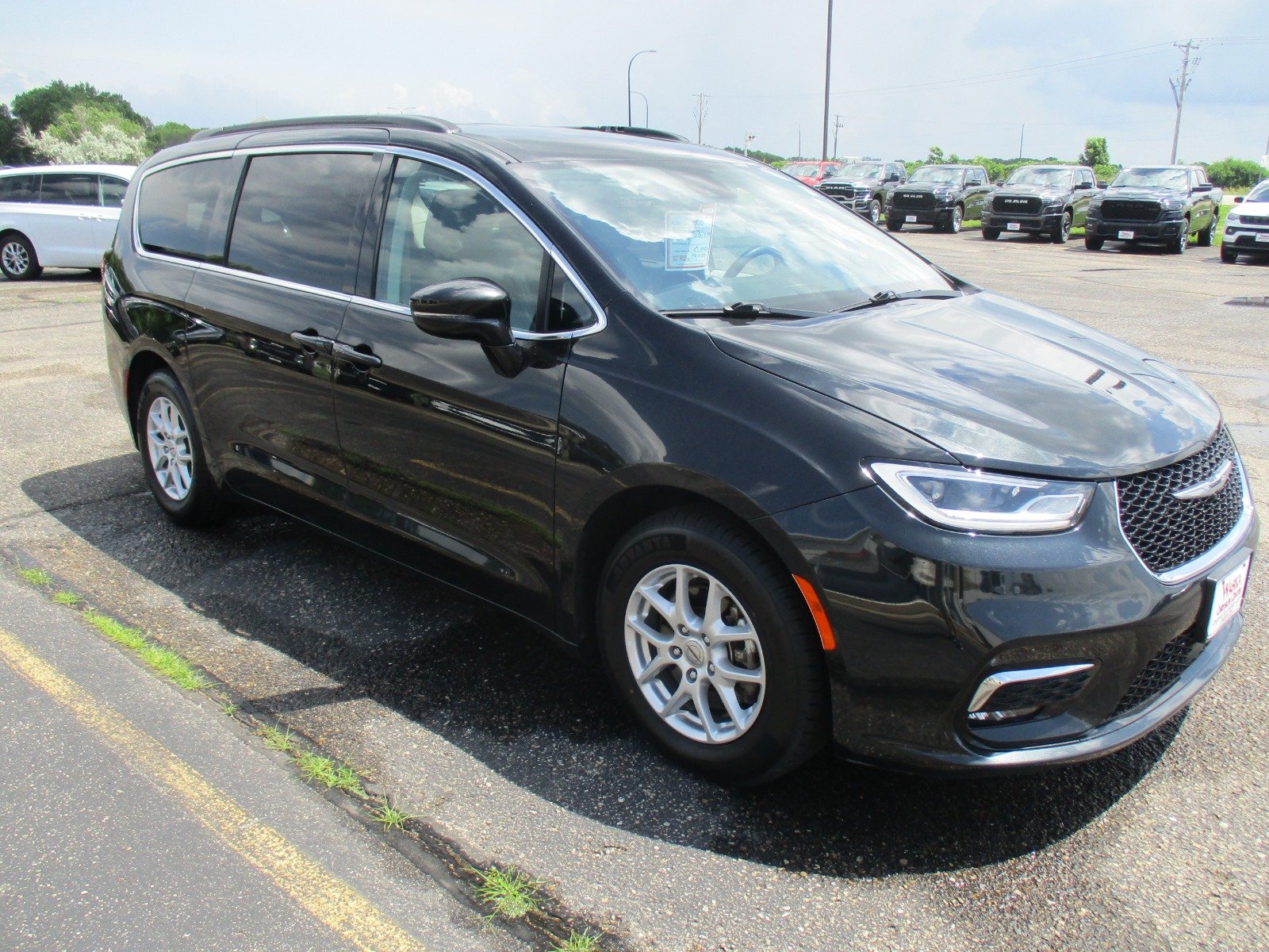 Used 2022 BLACK Chrysler Touring L image 8