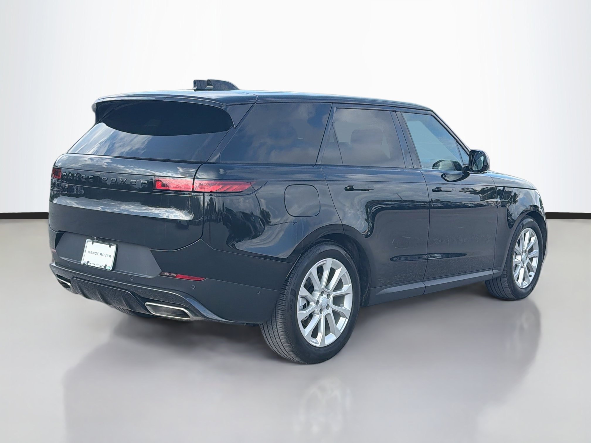 Used 2025 Santorini Black Metallic Land Rover SE image 5