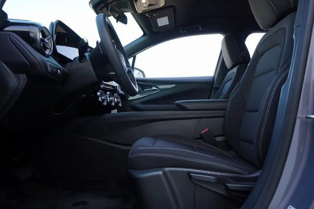 2025 Chevrolet Equinox EV LT - Photo 23