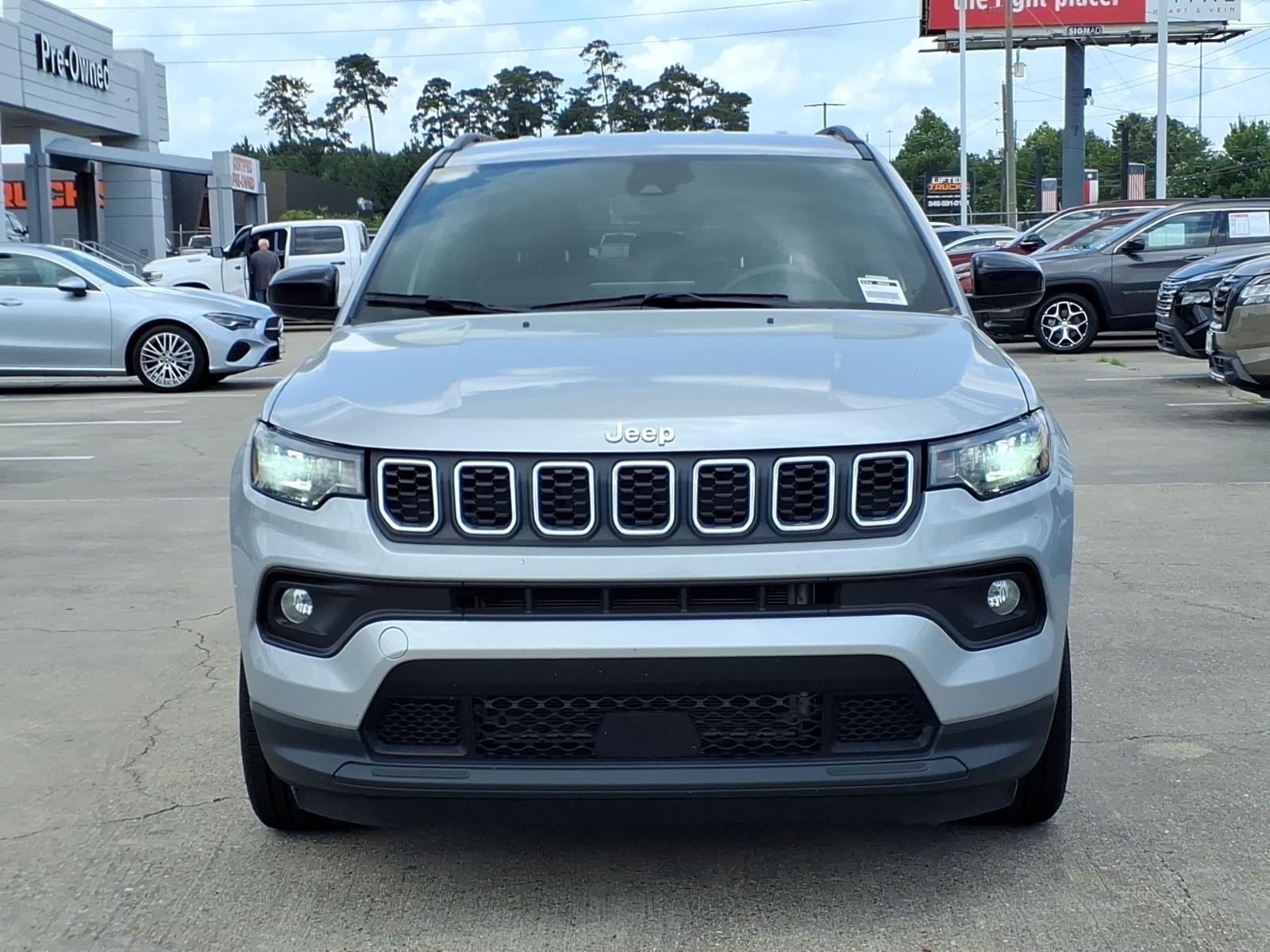 2024 Jeep Compass Latitude Silver at Robbins Nissan