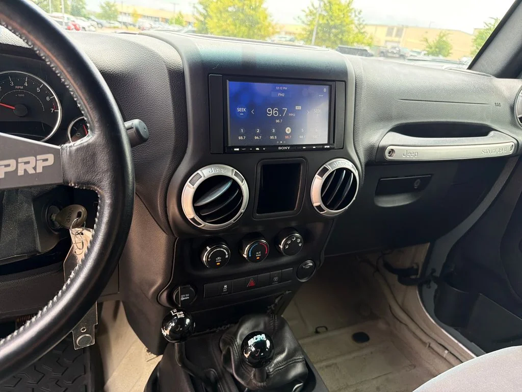 Used 2015 White Jeep Rubicon image 25