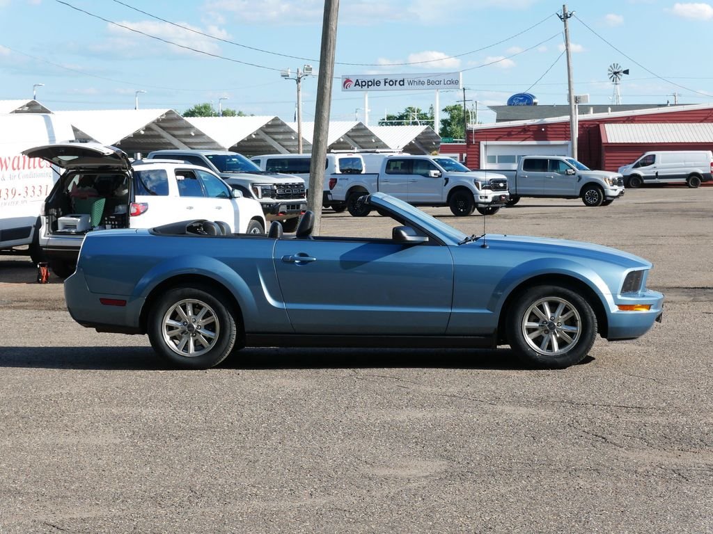 Used 2006  Ford V6 Premium image 2