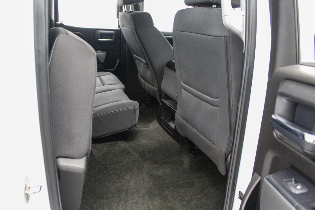 Used 2018 White Chevrolet LT image 17