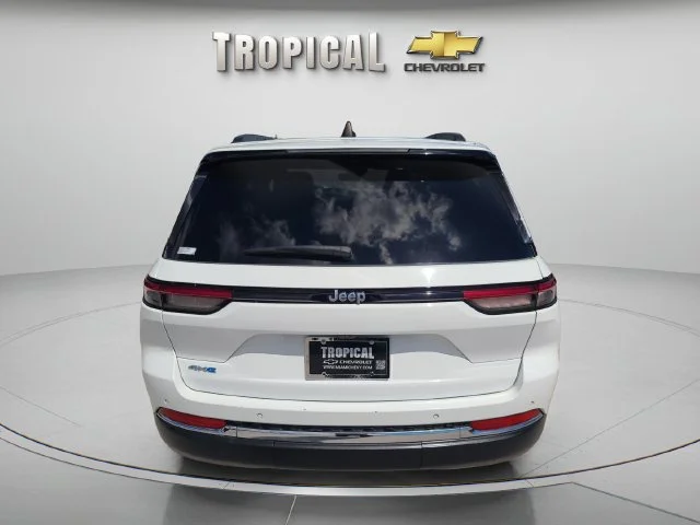 Used 2024 White Jeep LIMI image 4