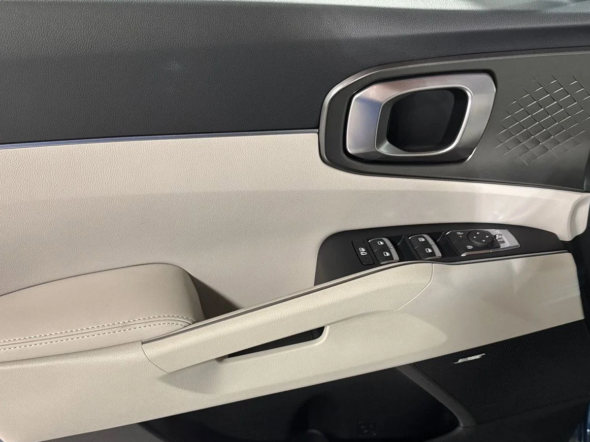 New 2026 Snow White Pearl Kia EX image 22