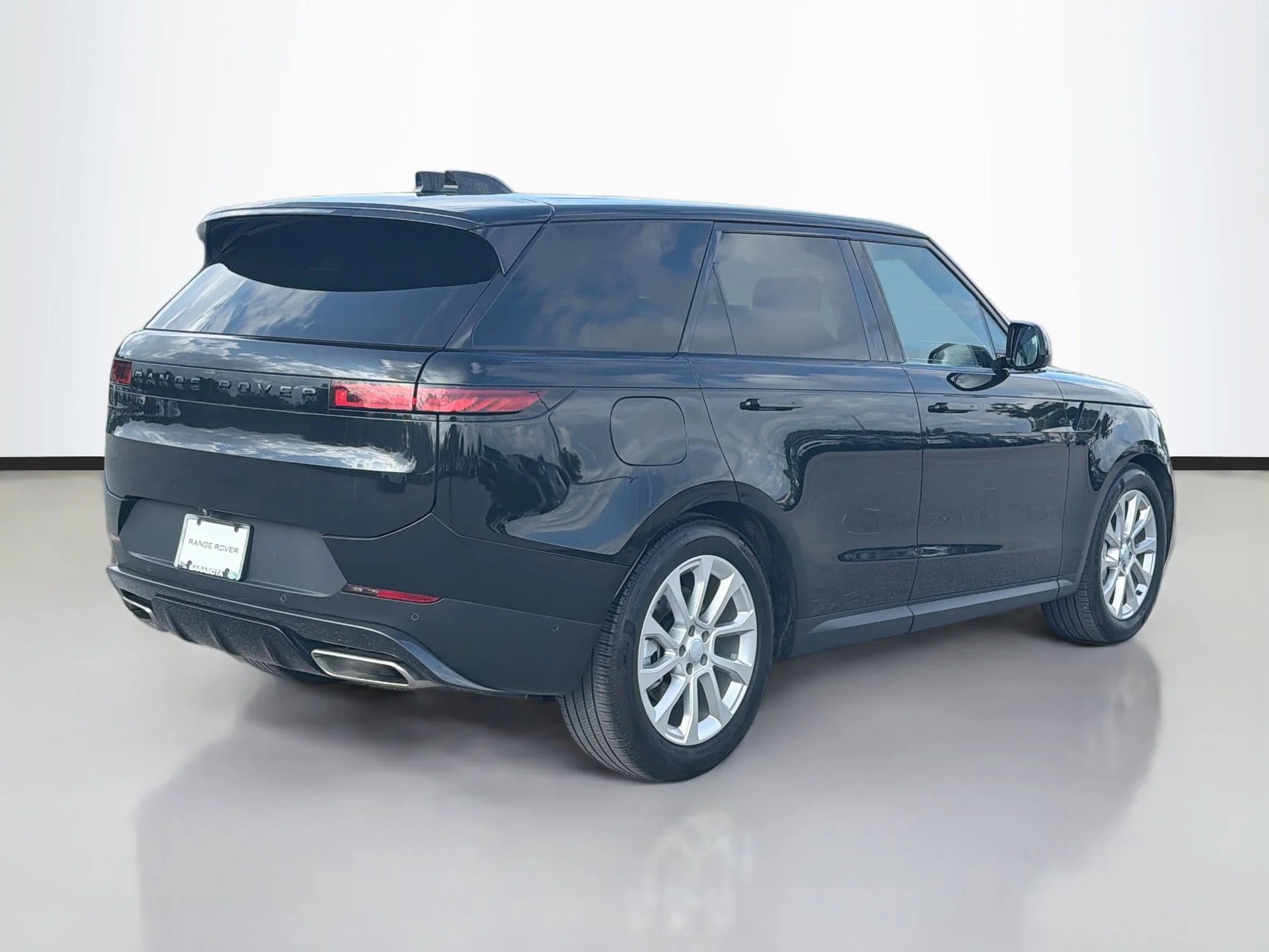 Used 2025 Santorini Black Metallic Land Rover SE image 5