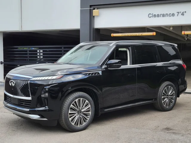 2027 INFINITI QX80 LUXE
