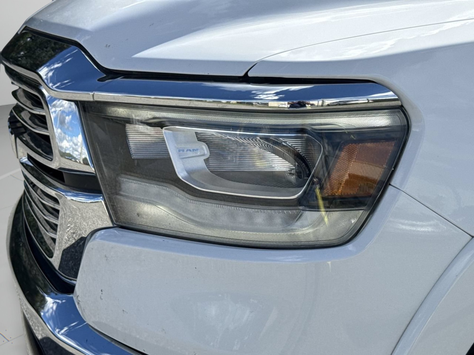 Used 2020 Bright White Clearcoat Ram Laramie image 31