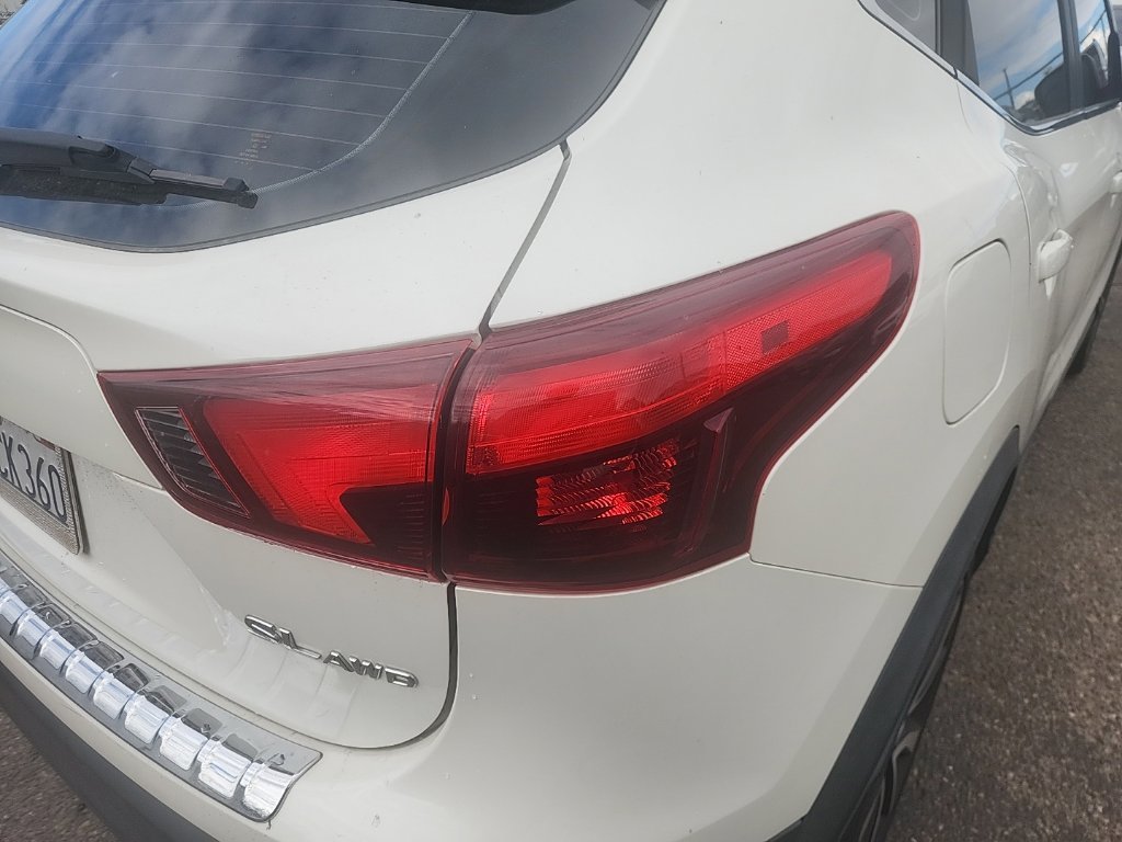 Used 2017 Pearl White Nissan SL image 13