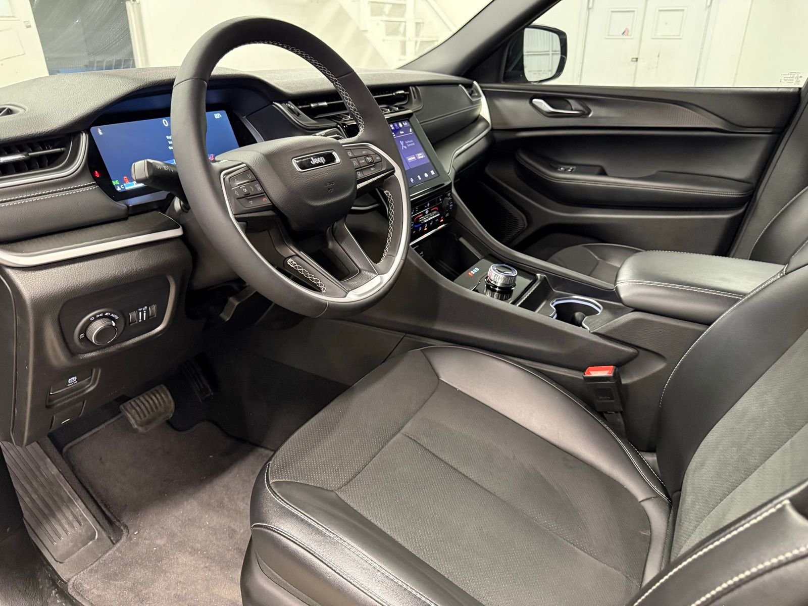 2025 Jeep Grand Cherokee L Altitude - Photo 16