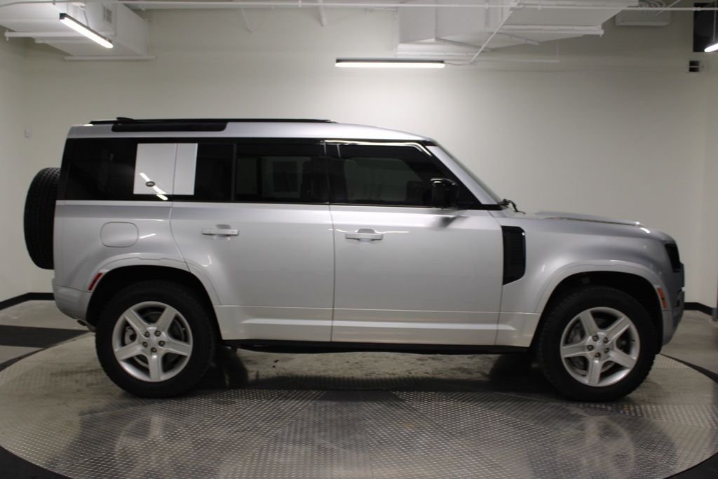 Used 2022  Land Rover XS Edition image 8