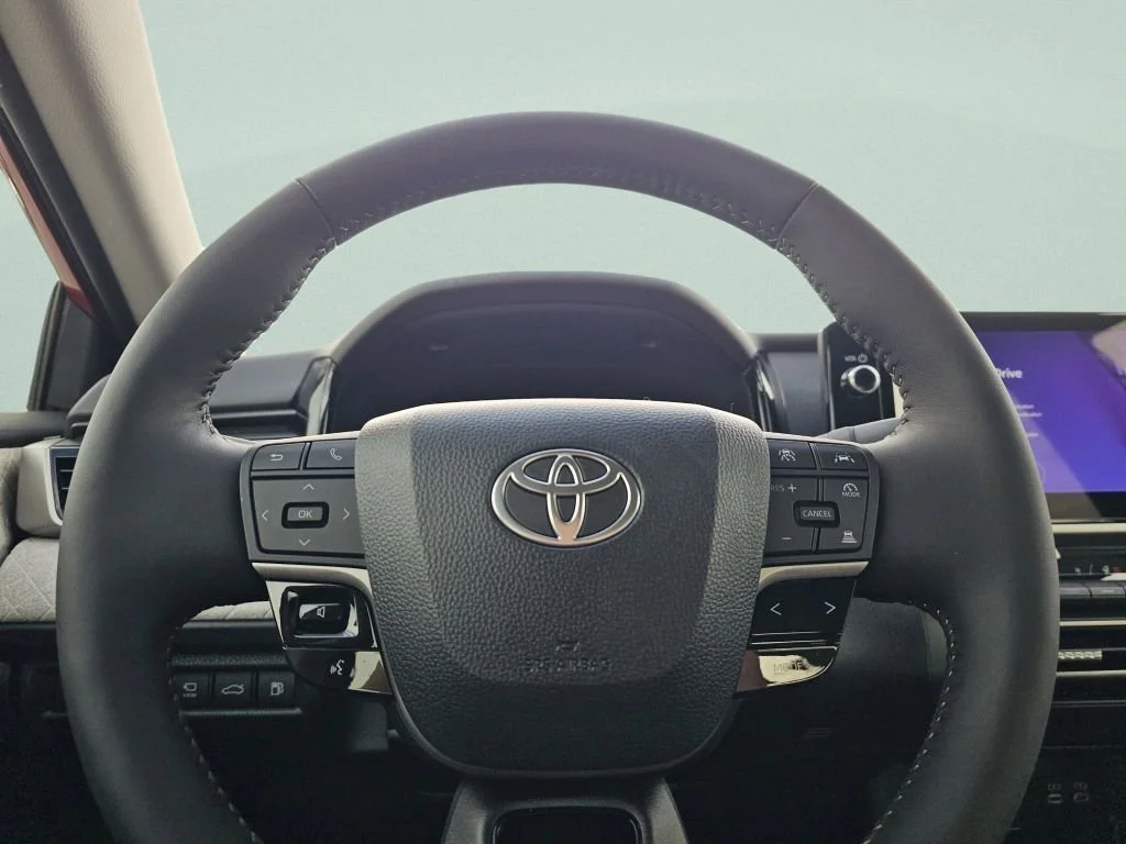 2025 Toyota Camry XLE - Photo 25