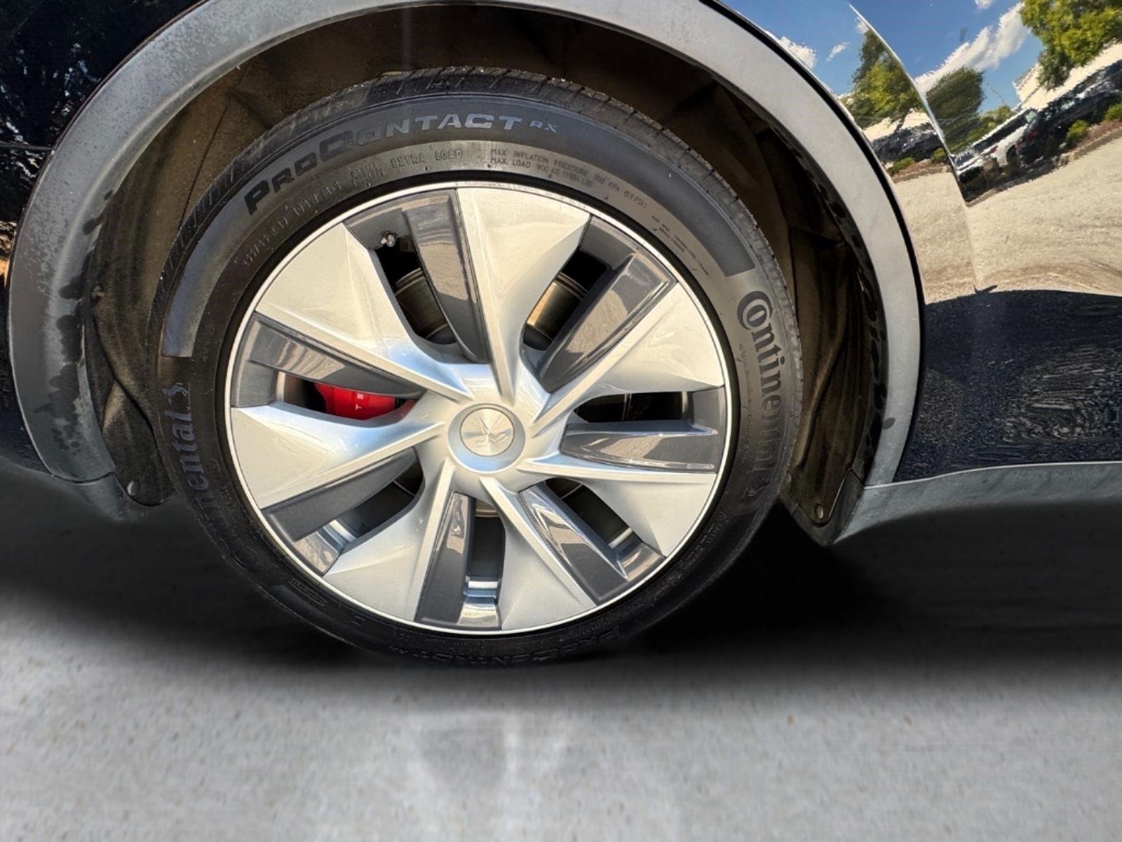 Used 2022  Tesla Performance image 9