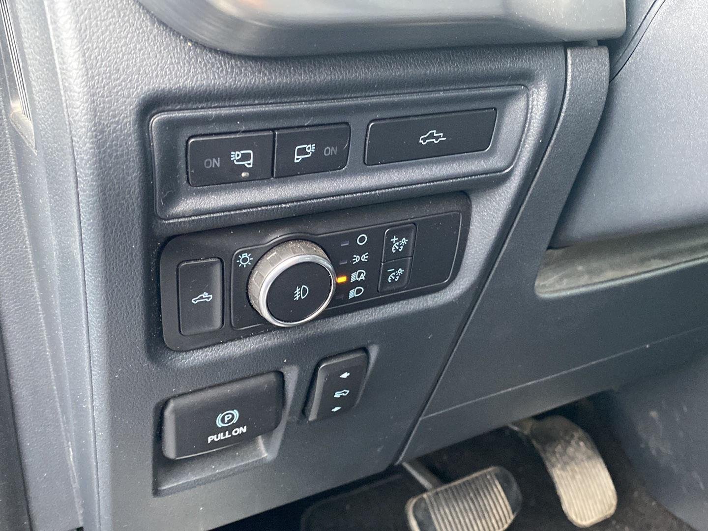 Used 2022 Iconic Silver Ford LARIAT image 16