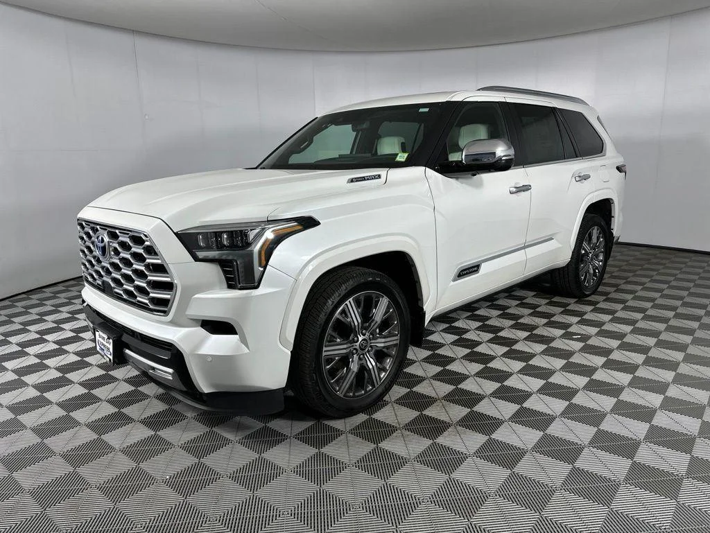 Used 2024 Pearl Toyota Capstone image 8