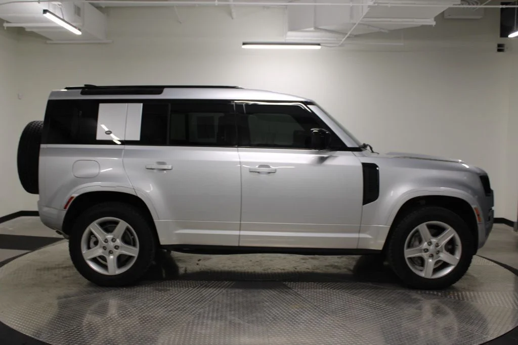 Used 2022 Silver Land Rover XS Edition image 8