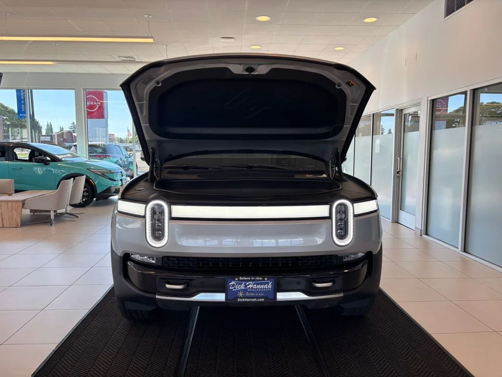 Used 2024  Rivian Adventure image 4