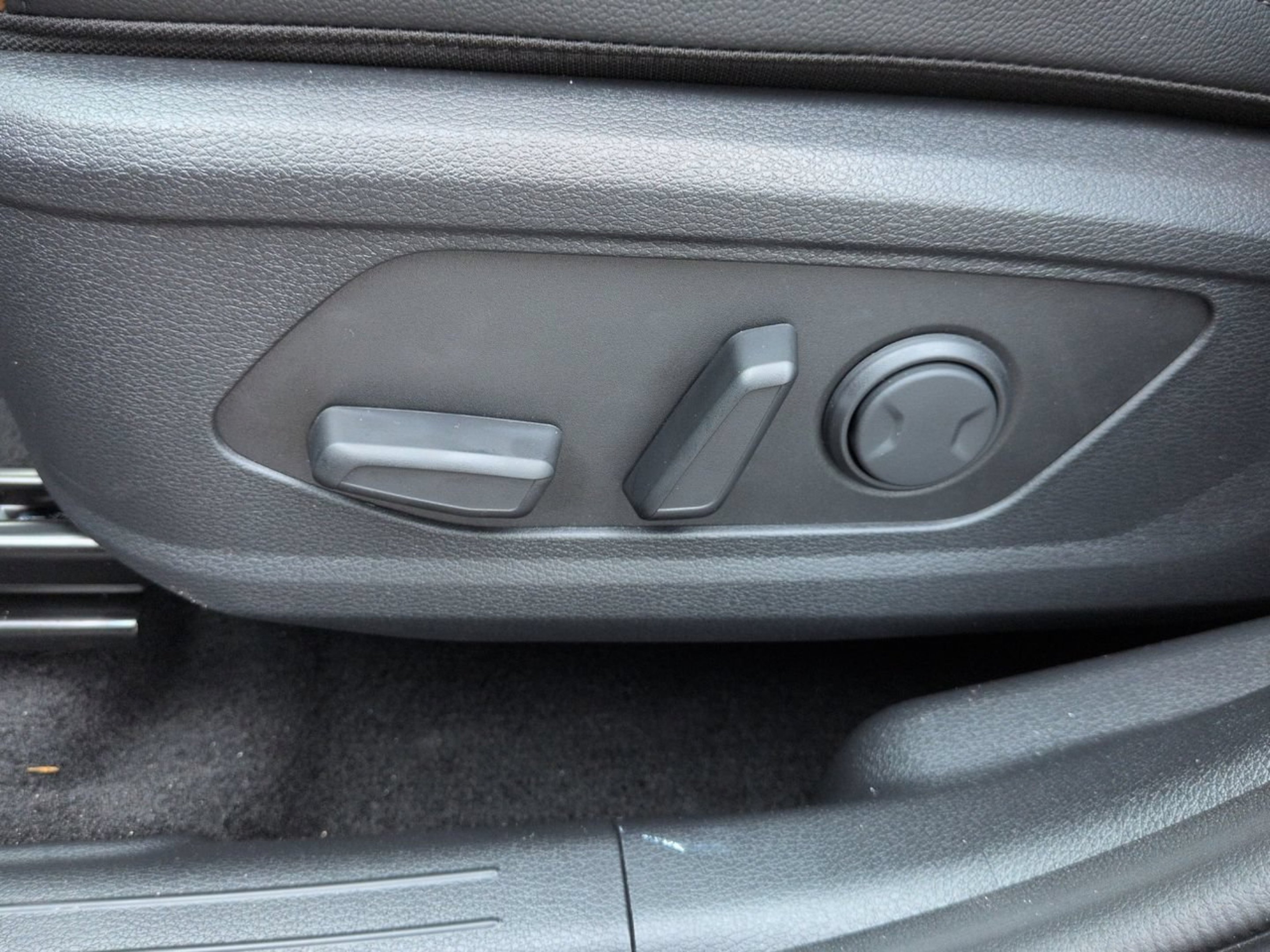 New 2026 Wolf Gray Kia X-Line image 18