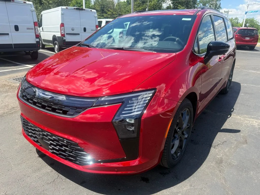 New 2027 Red Hot Pearl-Coat Exterior Paint Chrysler Limited image 8