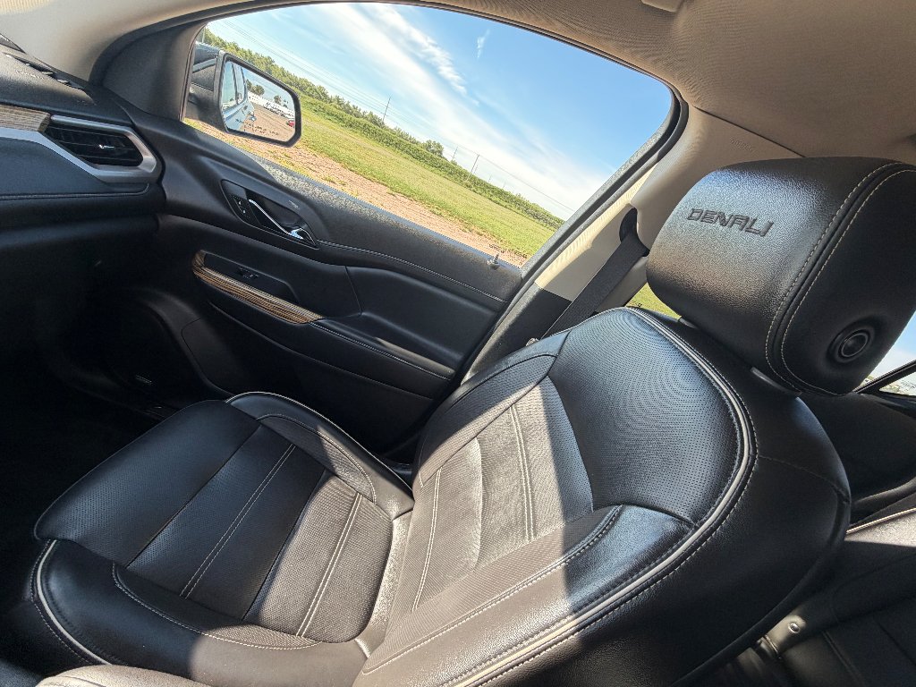 Used 2019 Ebony Twilight Metallic GMC Denali image 19
