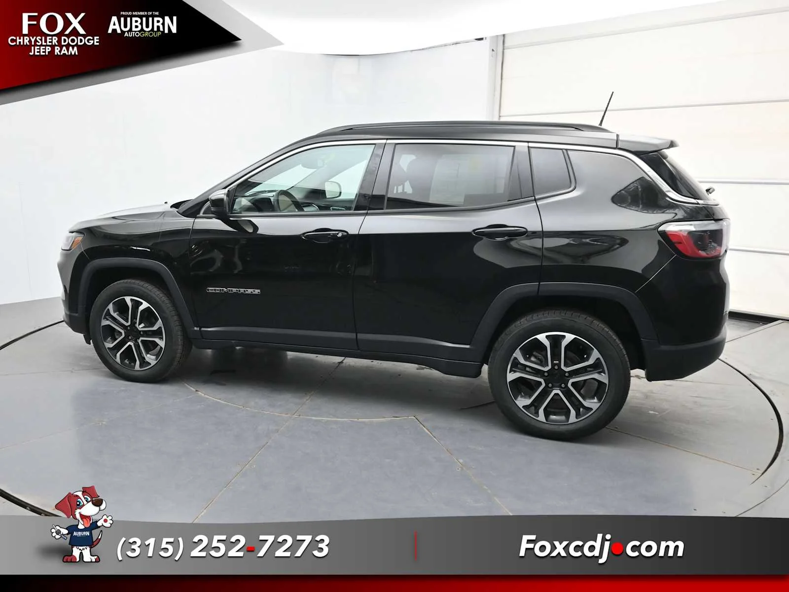 Used 2022 Diamond Black Crystal Pearlcoat Jeep Limited image 17