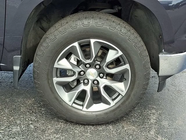 Used 2024 Dark Ash Metallic Chevrolet LT (2FL) image 9