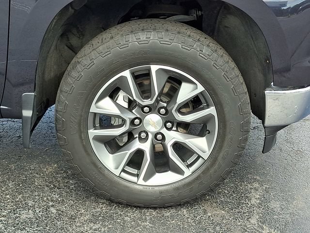 Used 2024 Dark Ash Metallic Chevrolet LT (2FL) image 9