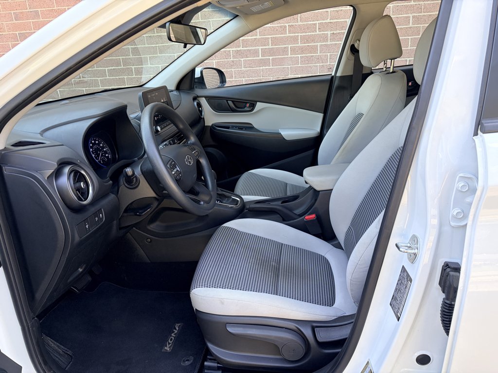 Used 2023 Lunar White Hyundai SE image 11