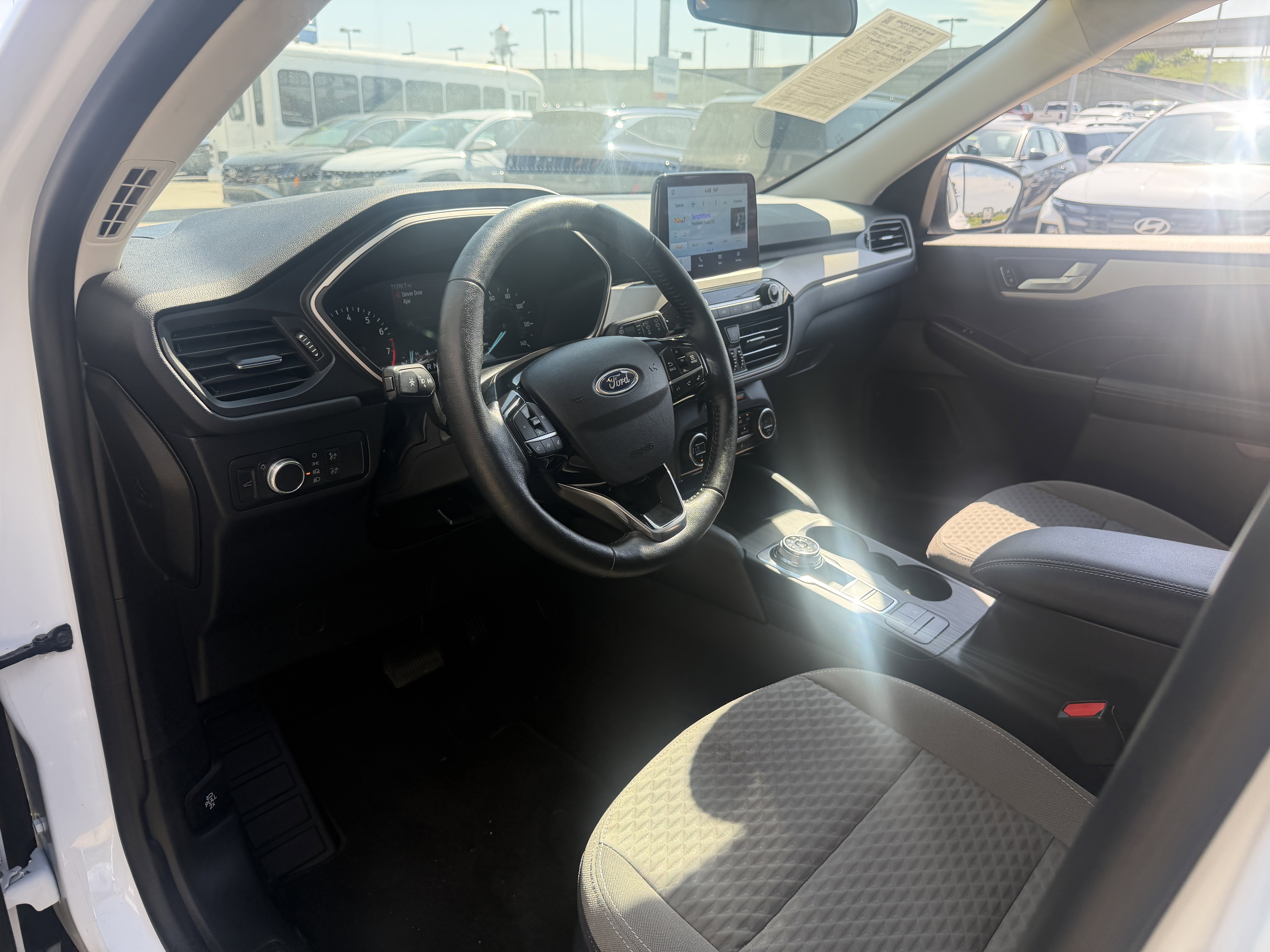Used 2021 Oxford White Ford SE image 27