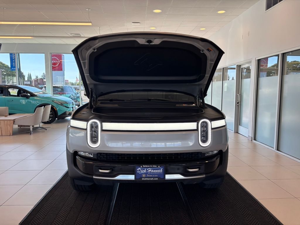 Used 2024 LA Silver Rivian Adventure image 4