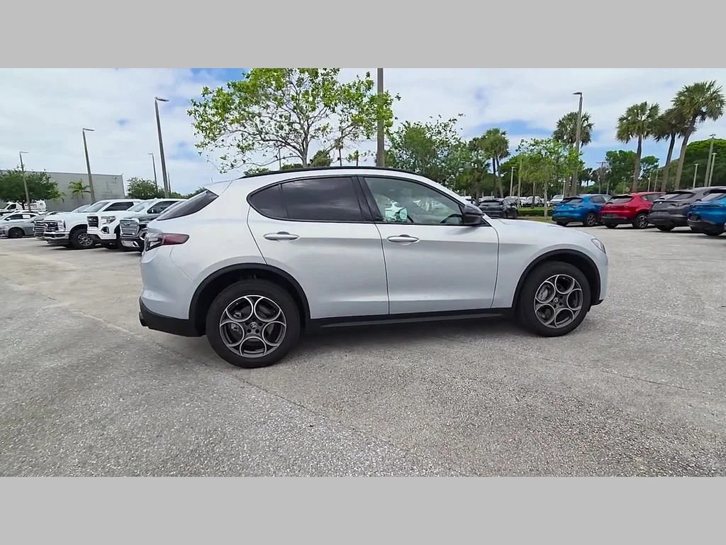 New 2025 Moonlight Gray Metallic Alfa Romeo Base image 23