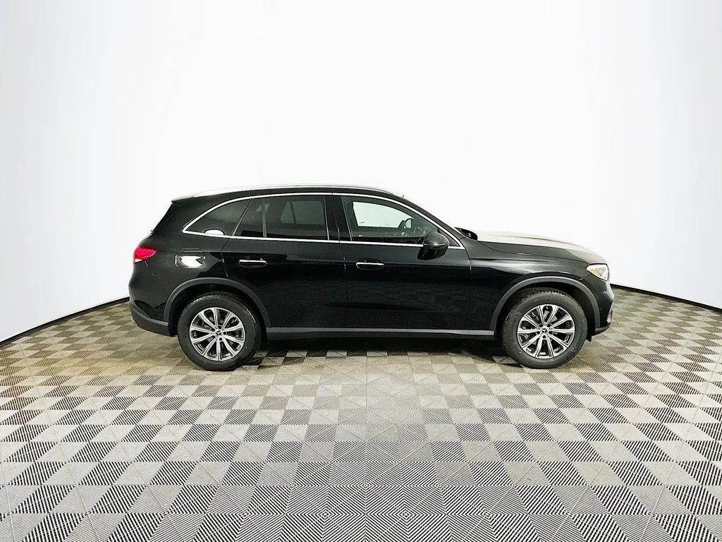 Used 2026 Black Mercedes-Benz GLC 300 image 7