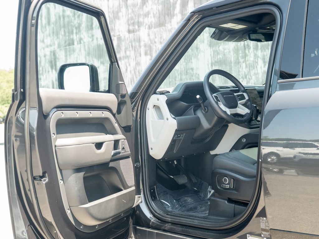 Used 2026 Gray Land Rover X-Dynamic SE image 11