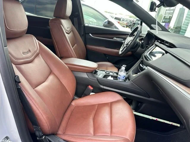 Used 2025 White Cadillac Premium Luxury image 11