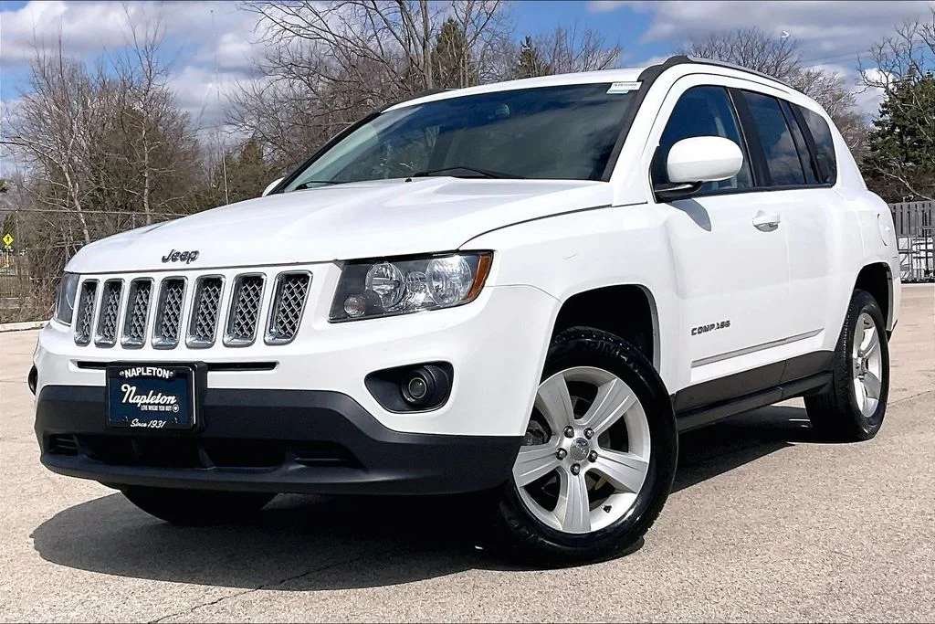 Used 2016 White Jeep Latitude image 11