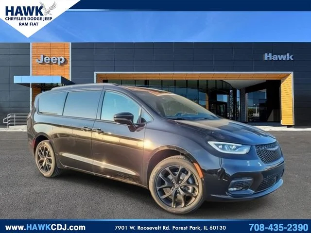 2026 Chrysler Pacifica Limited AWD's photo