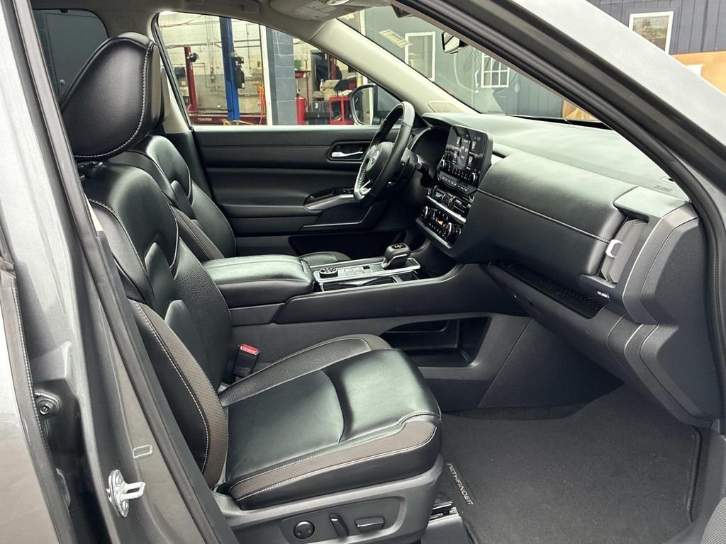 Used 2024 Gray Nissan SL image 9