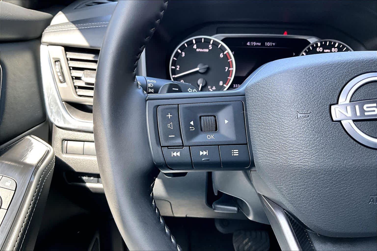 Used 2025 Everest White Pearl Nissan SV image 24