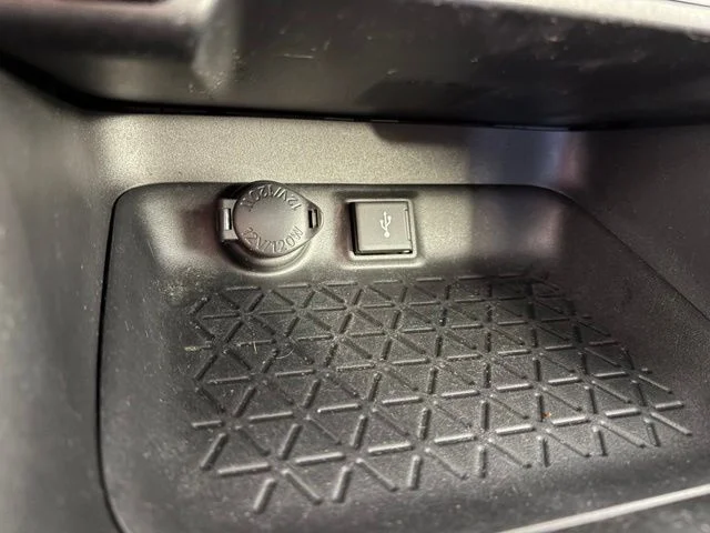 Used 2022  Toyota XLE image 25