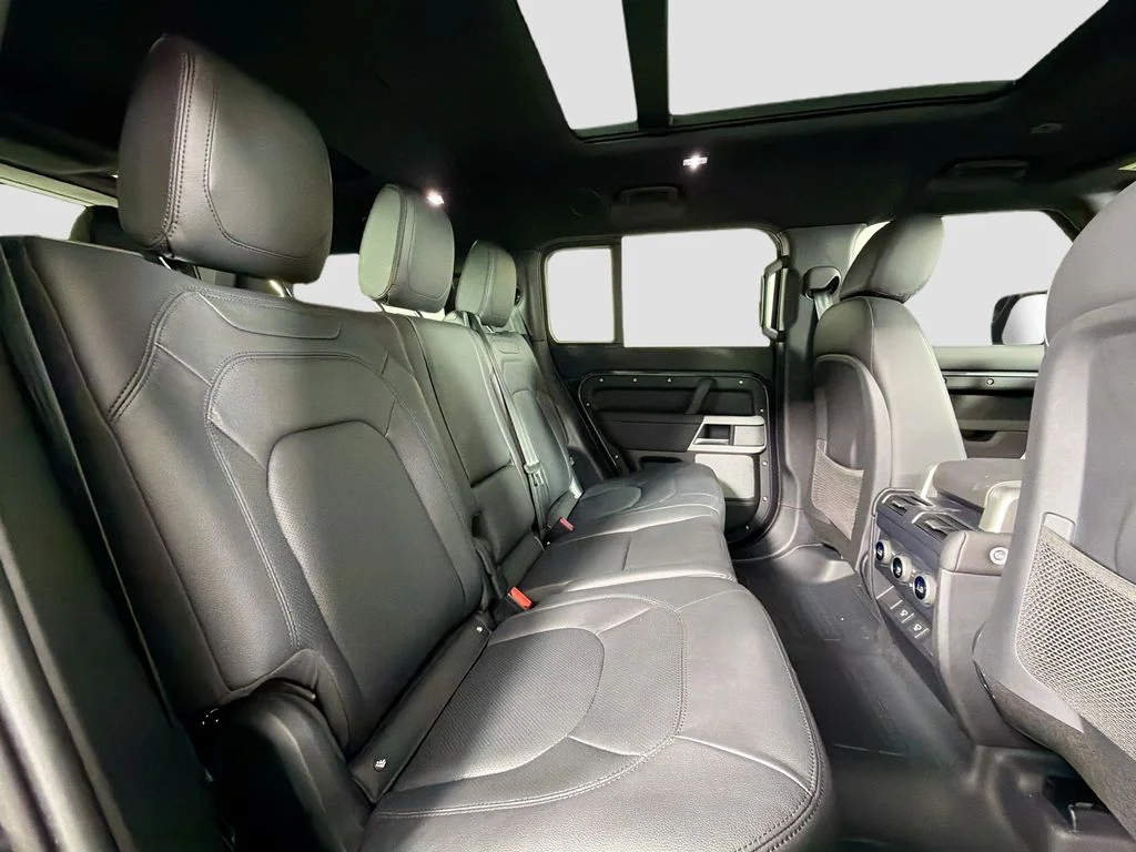 Used 2024 Gray Land Rover S image 29