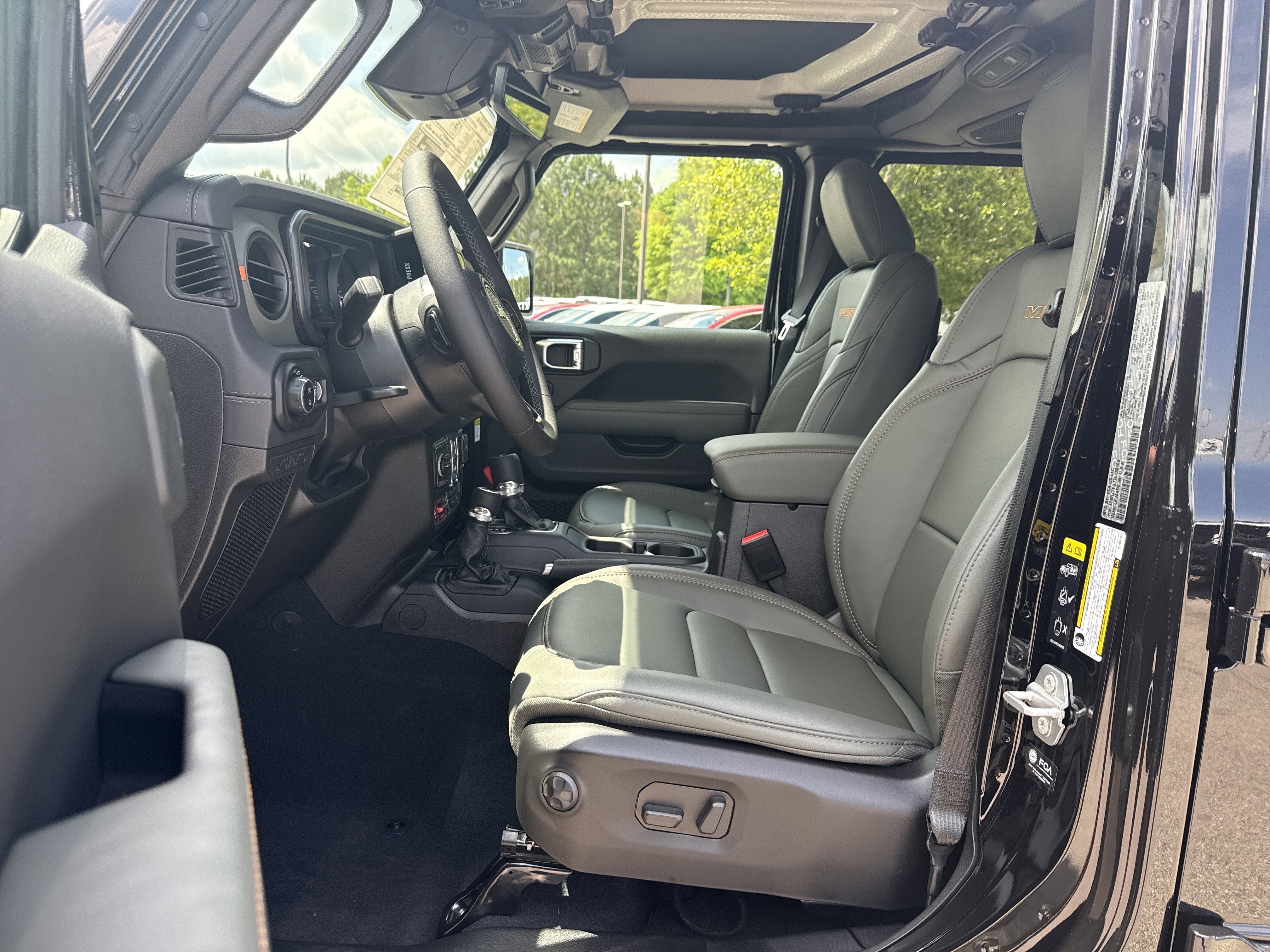 New 2026 Black Clear-Coat Exterior Paint Jeep Mojave X image 9