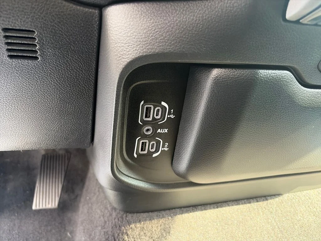 Used 2025 Silver Ram Laramie image 37